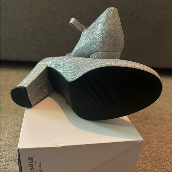 Fever Sole Women’s size 8 silver glitter heels NIB - Picture 2 of 4